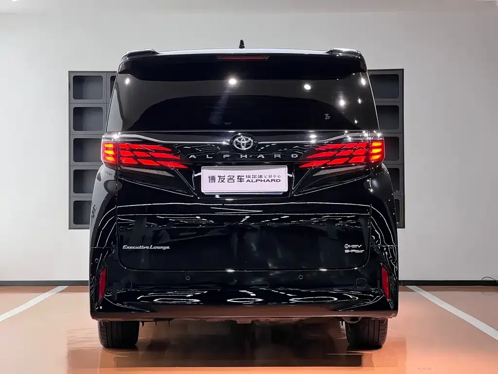Toyota Alphard — фото 9