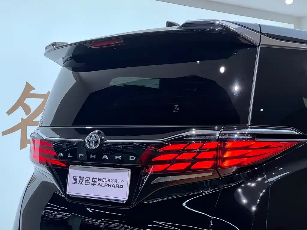 Toyota Alphard — фото 7