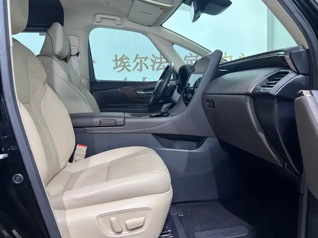 Toyota Alphard — фото 2
