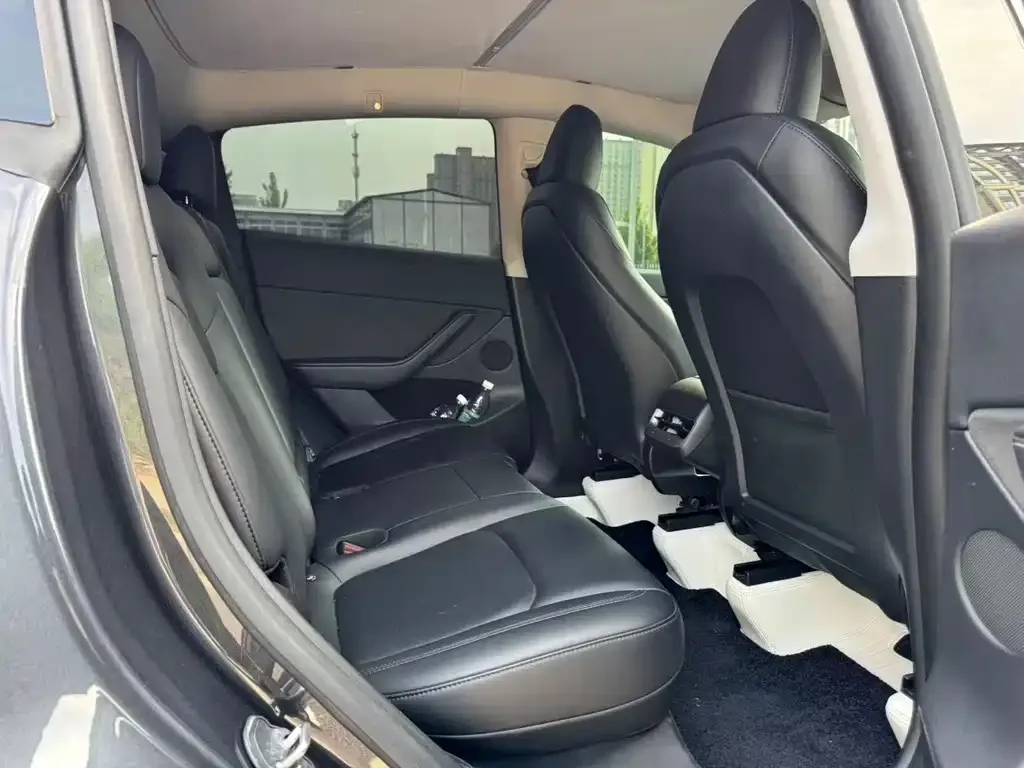 Tesla Model Y 2024 из CN, фото 5