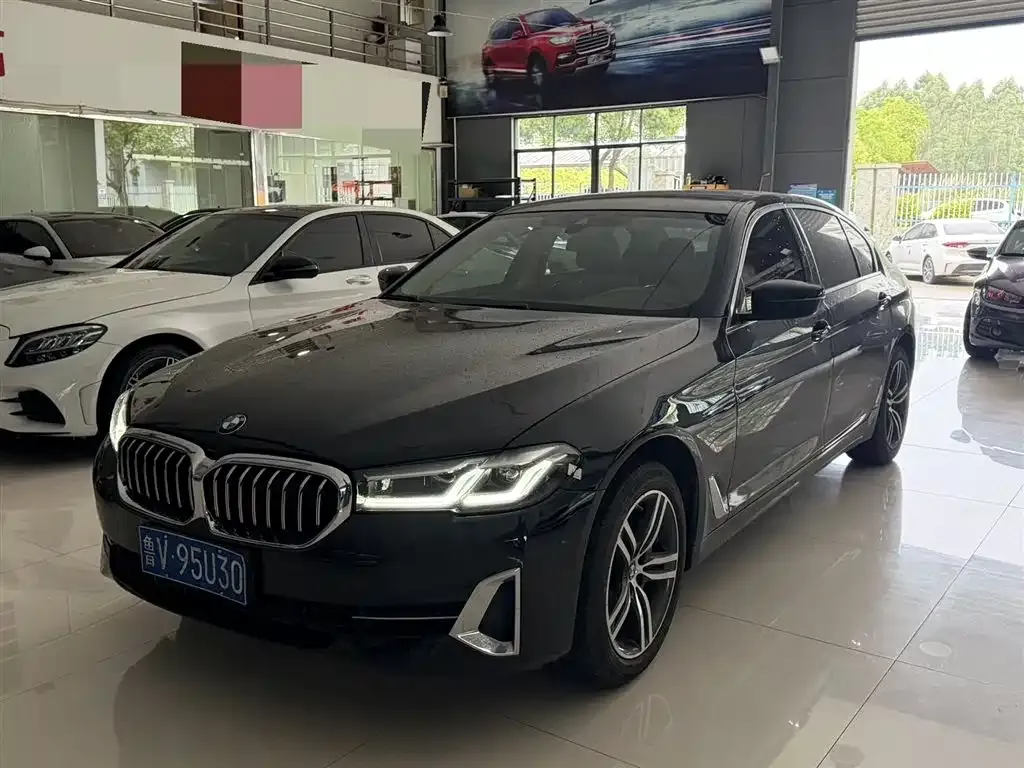 BMW 5 Series — фото 1