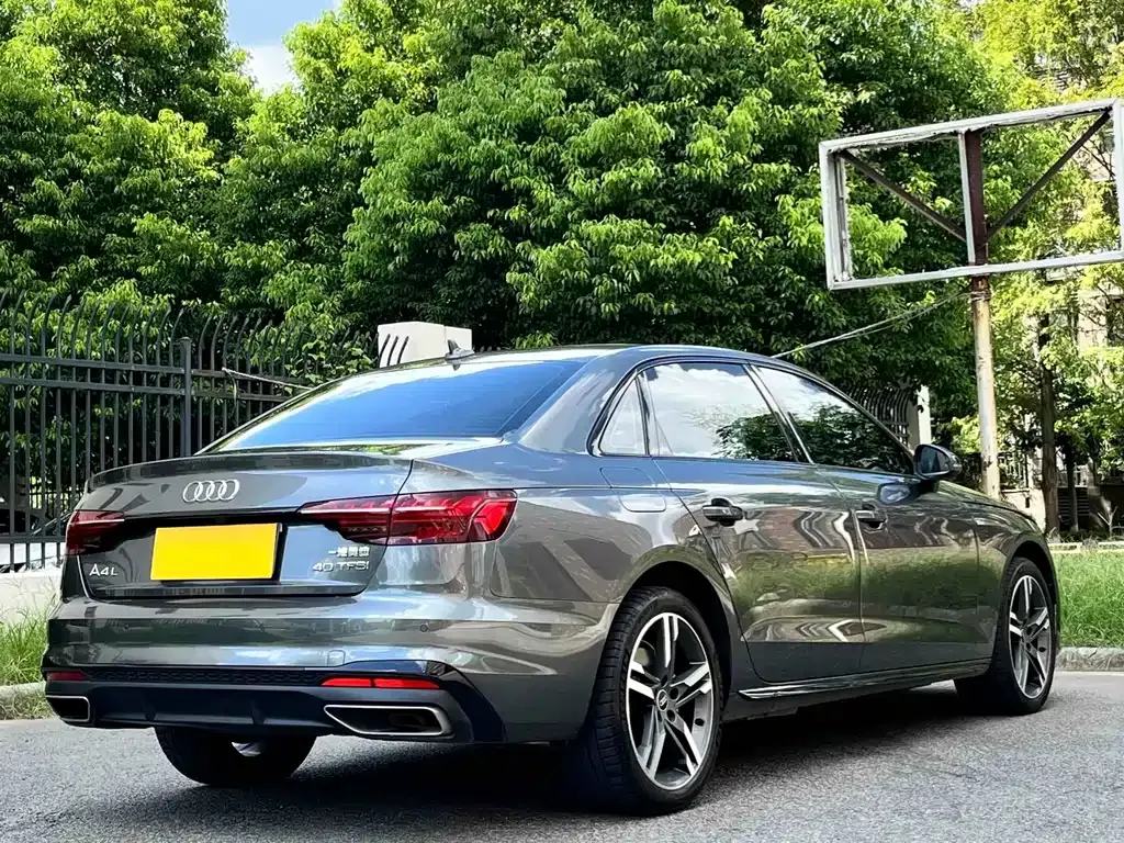 Audi A4L 2022 из CN, фото 4