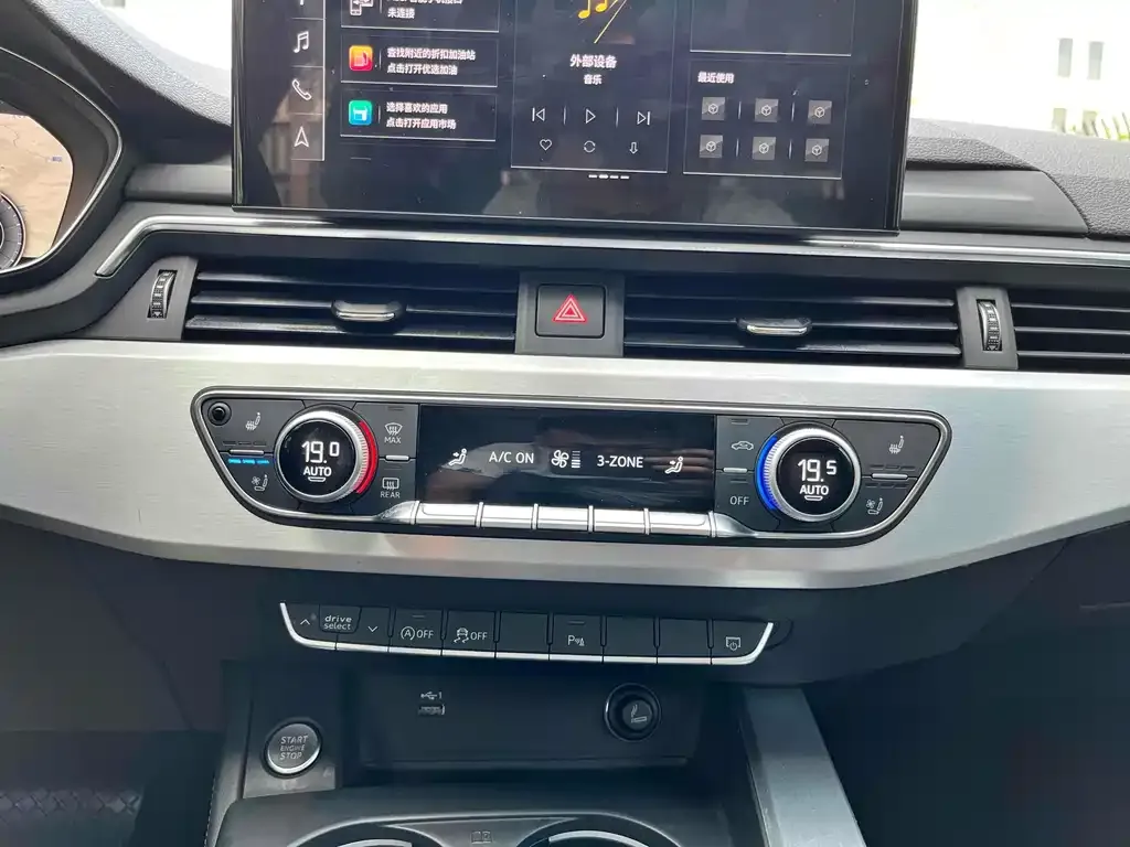 Audi A4L 2022 из CN, фото 2