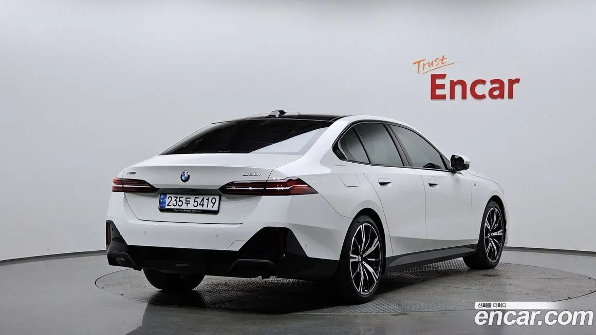 BMW 5-Series 2025 из KR, фото 3