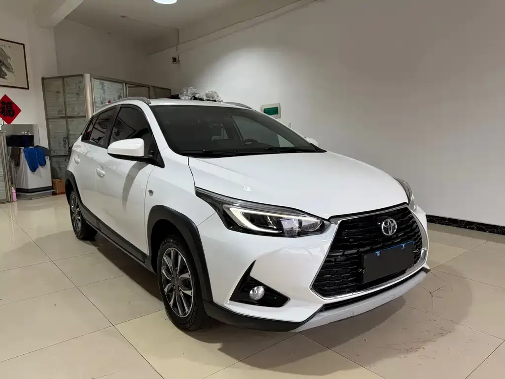 Toyota Yaris L — фото 10