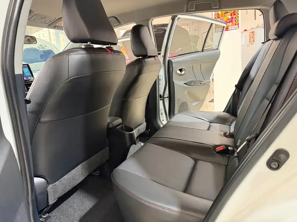 Toyota Yaris L — фото 6