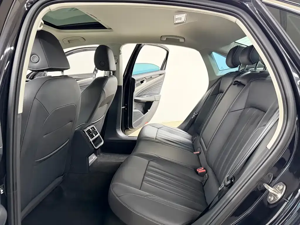 Volkswagen Passat 2022 из CN, фото 6