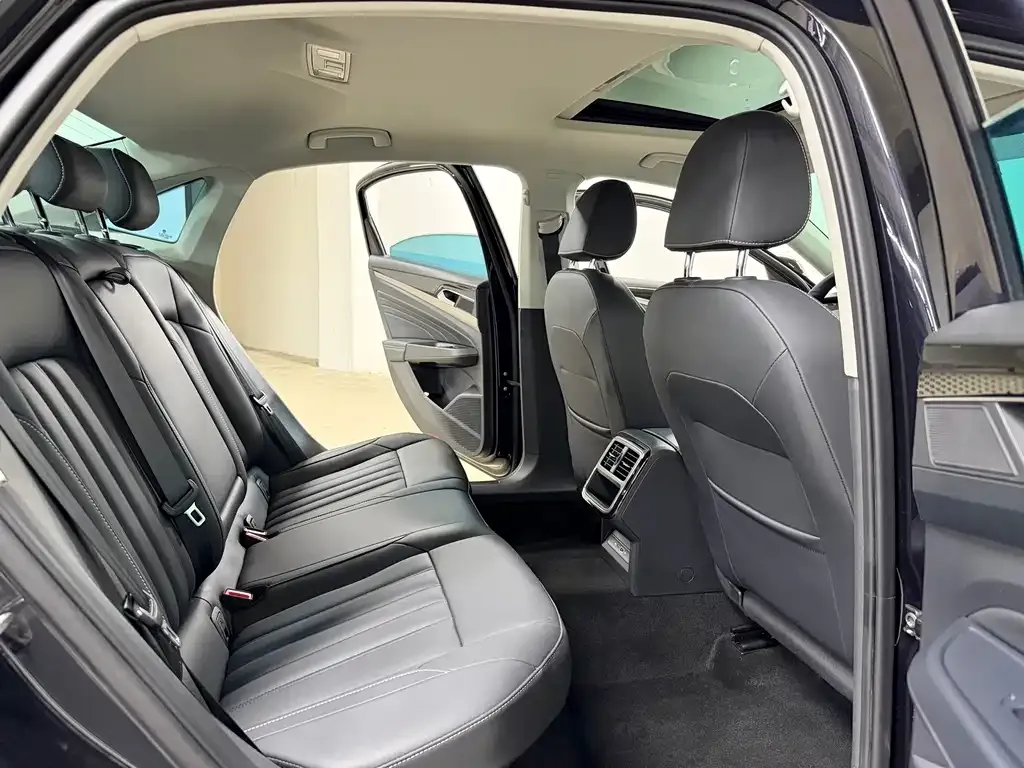 Volkswagen Passat 2022 из CN, фото 7