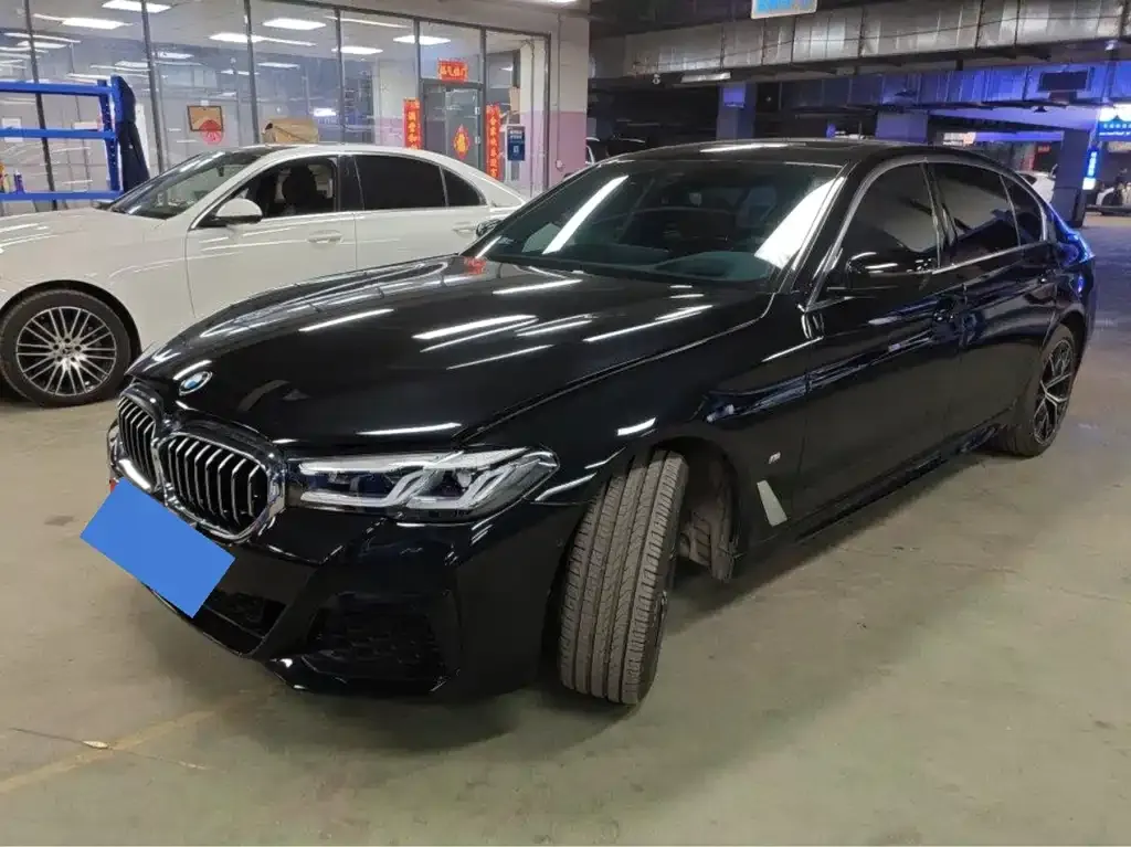 BMW 5 Series — фото 1