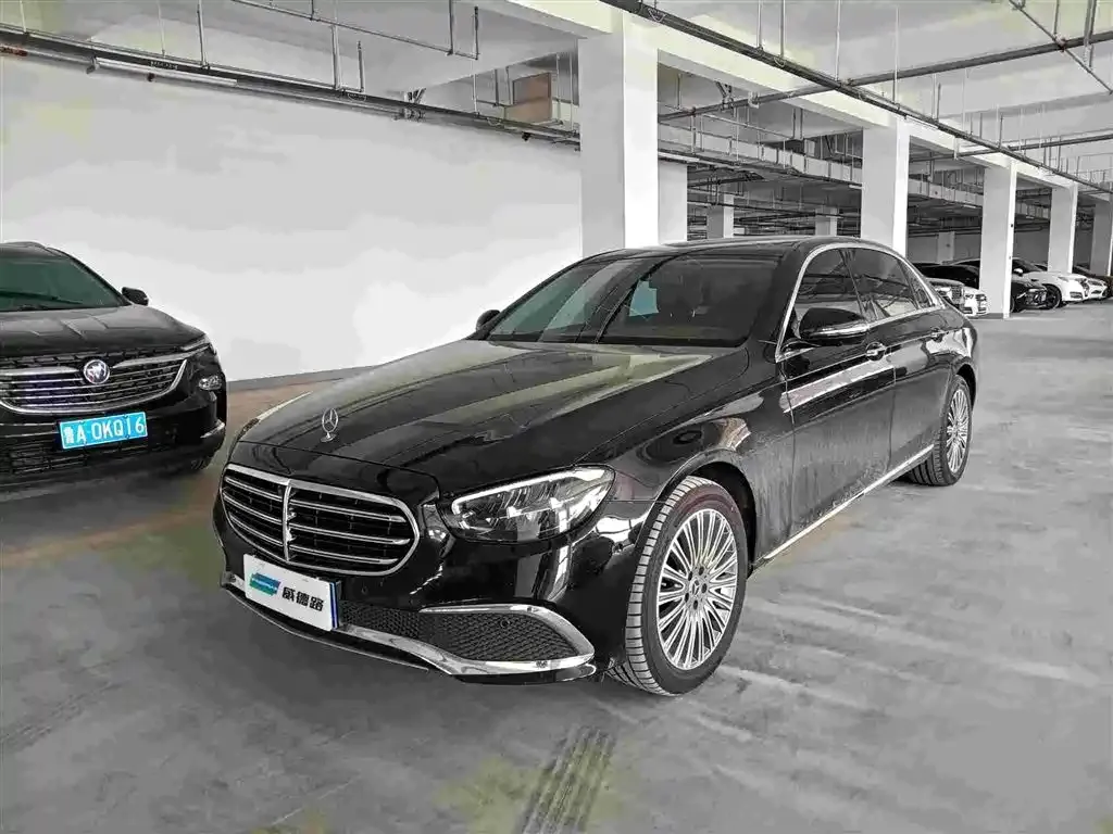 Mercedes-Benz E-Class — фото 1