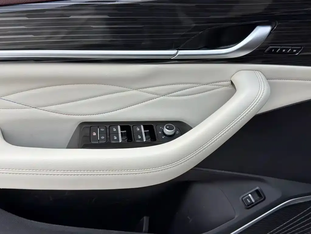 Geely Xingyue L — фото 9