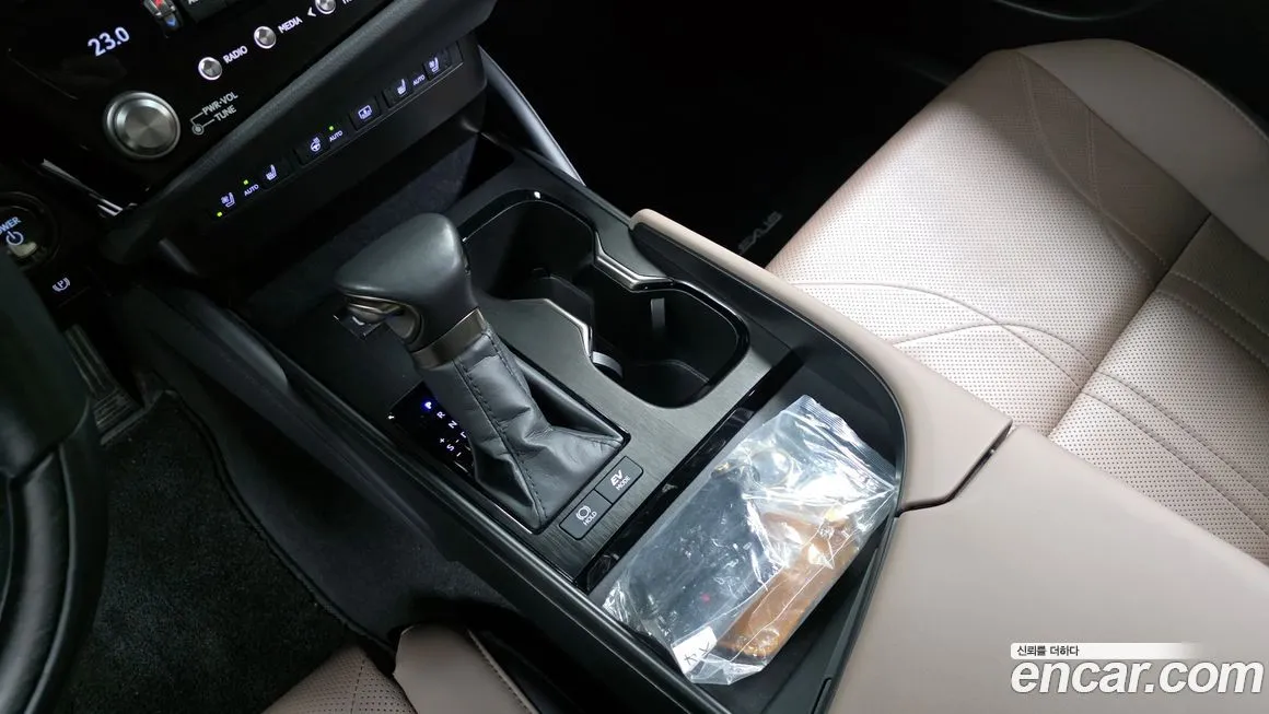 Lexus ES 2025 из KR, фото 4