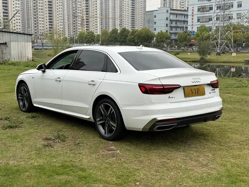 Audi A4L 2022 из CN, фото 4