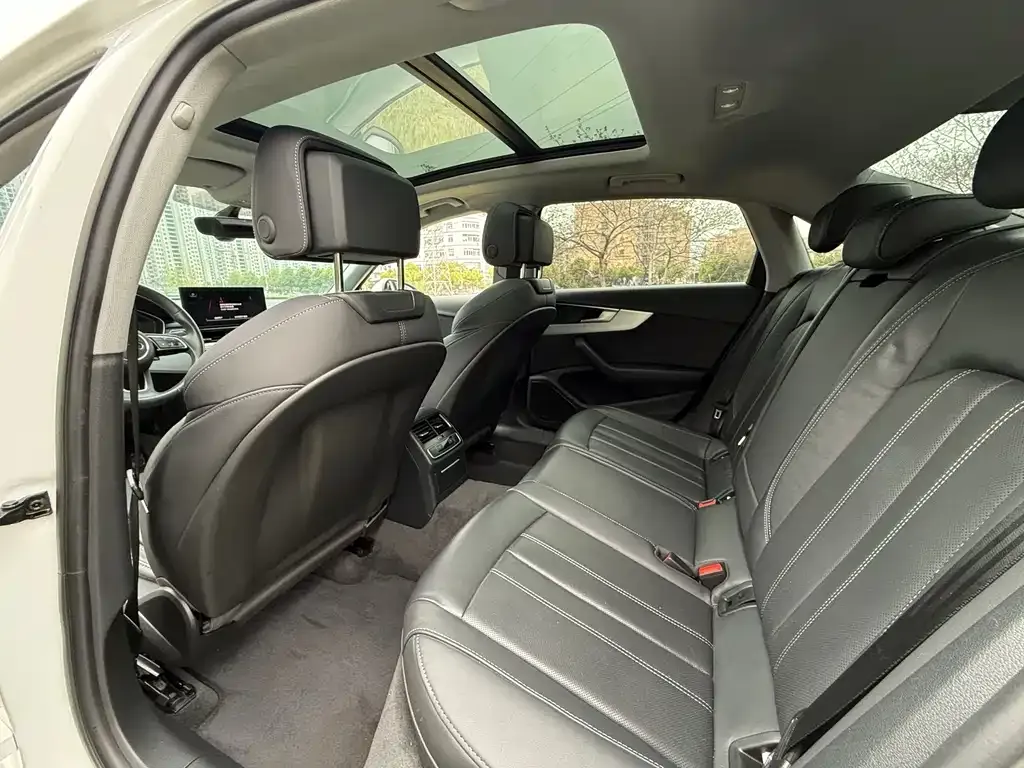 Audi A4L 2022 из CN, фото 7