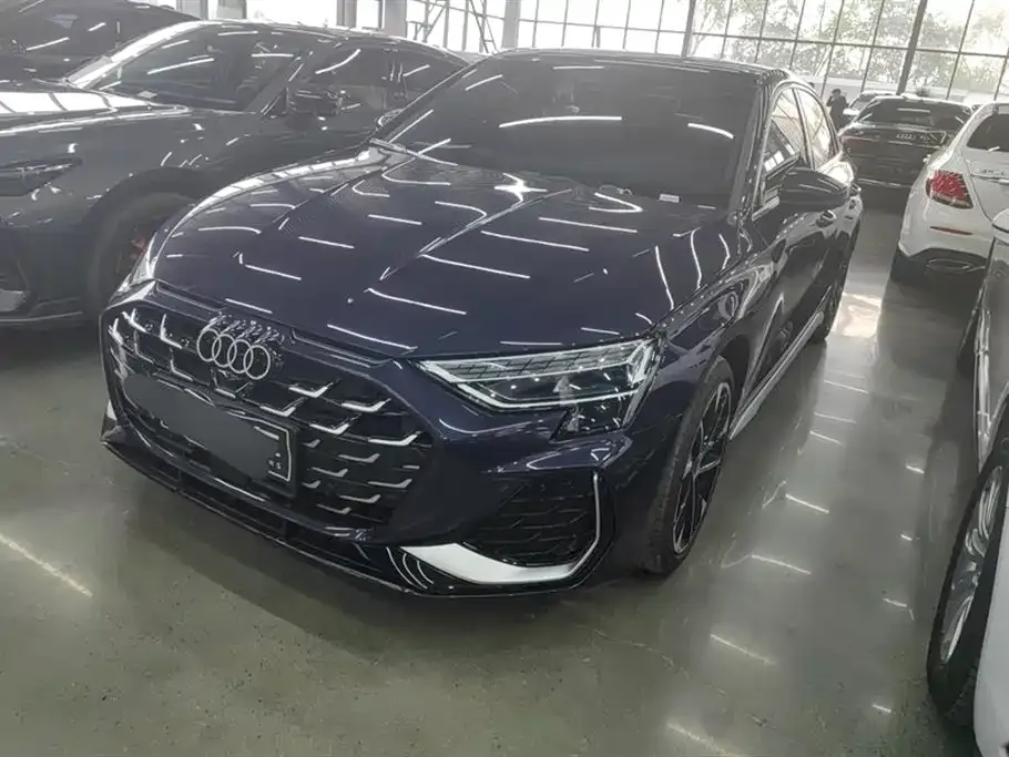 Audi A3 — фото 1