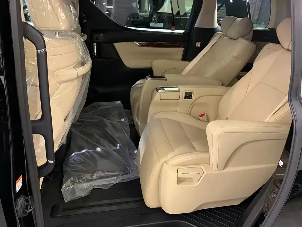 Toyota Alphard 2023 из CN, фото 2