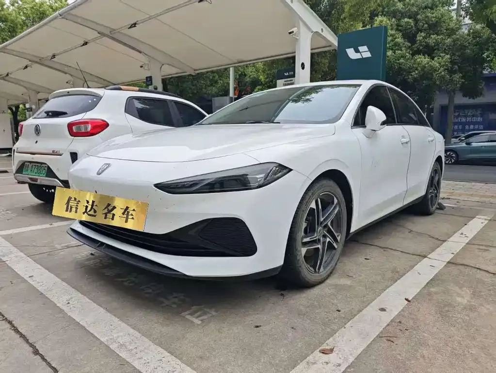 Roewe D7