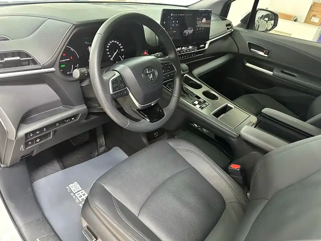 Toyota Sienna 2025 из CN, фото 9