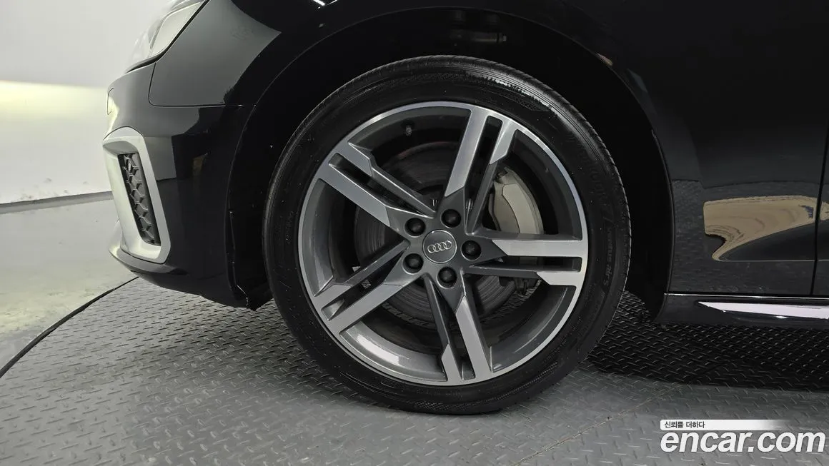 Audi A4 2021 из KR, фото 2