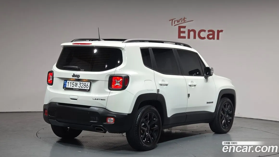 Jeep Renegade — фото 7