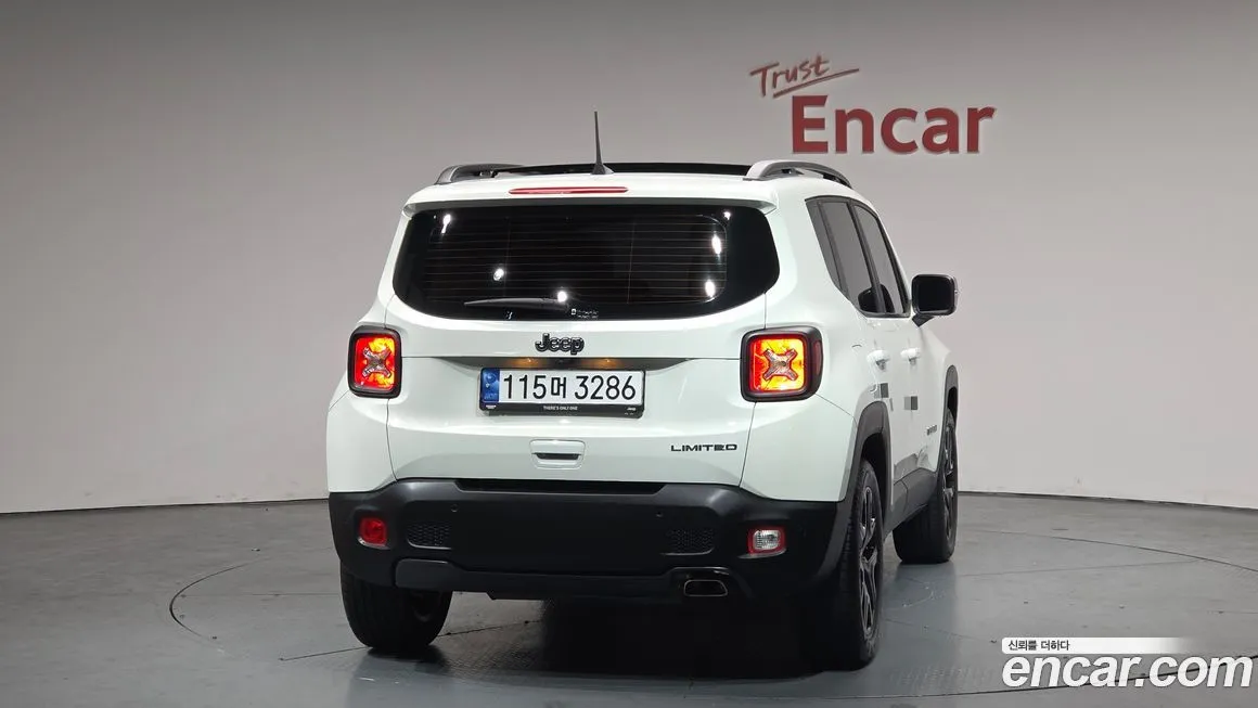 Jeep Renegade — фото 3