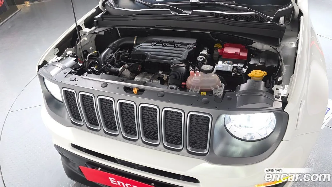 Jeep Renegade — фото 10