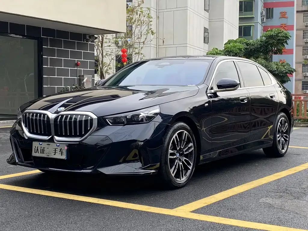 BMW 5 Series — фото 1
