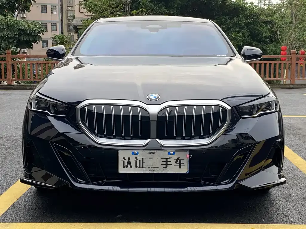 BMW 5 Series — фото 4