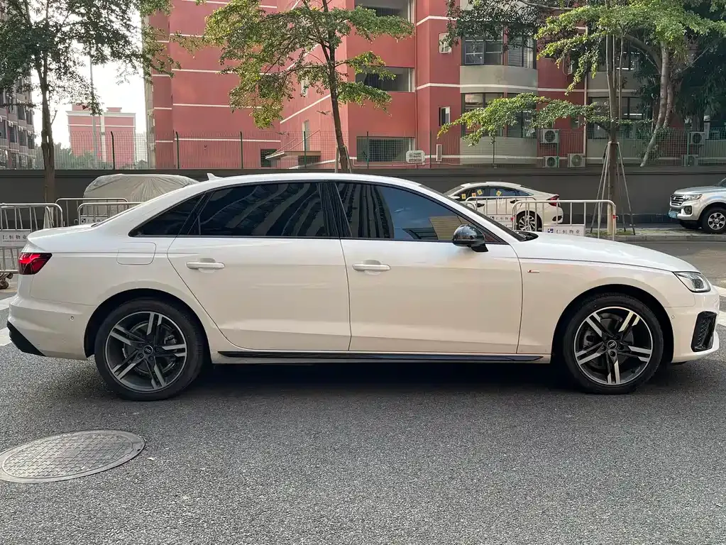 Audi A4L — фото 10