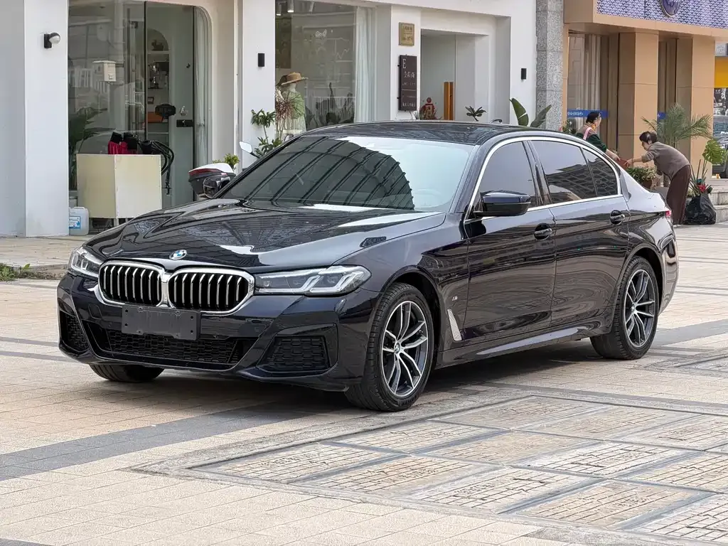 BMW 5 Series — фото 1
