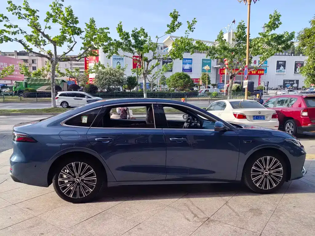 Geely Galaxy A7 — фото 10