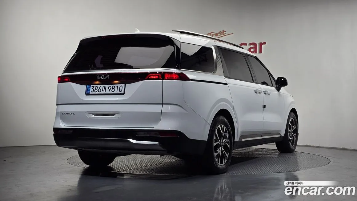 Kia Carnival — фото 4