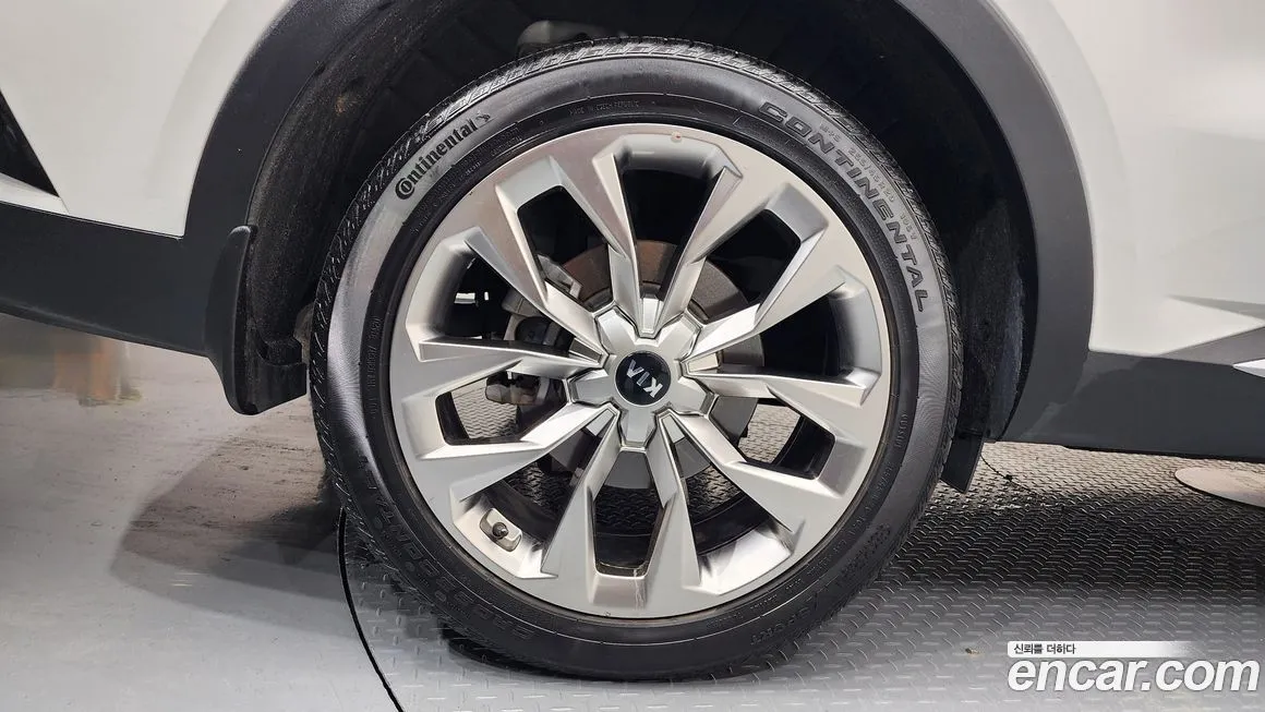 Kia Sorento — фото 6