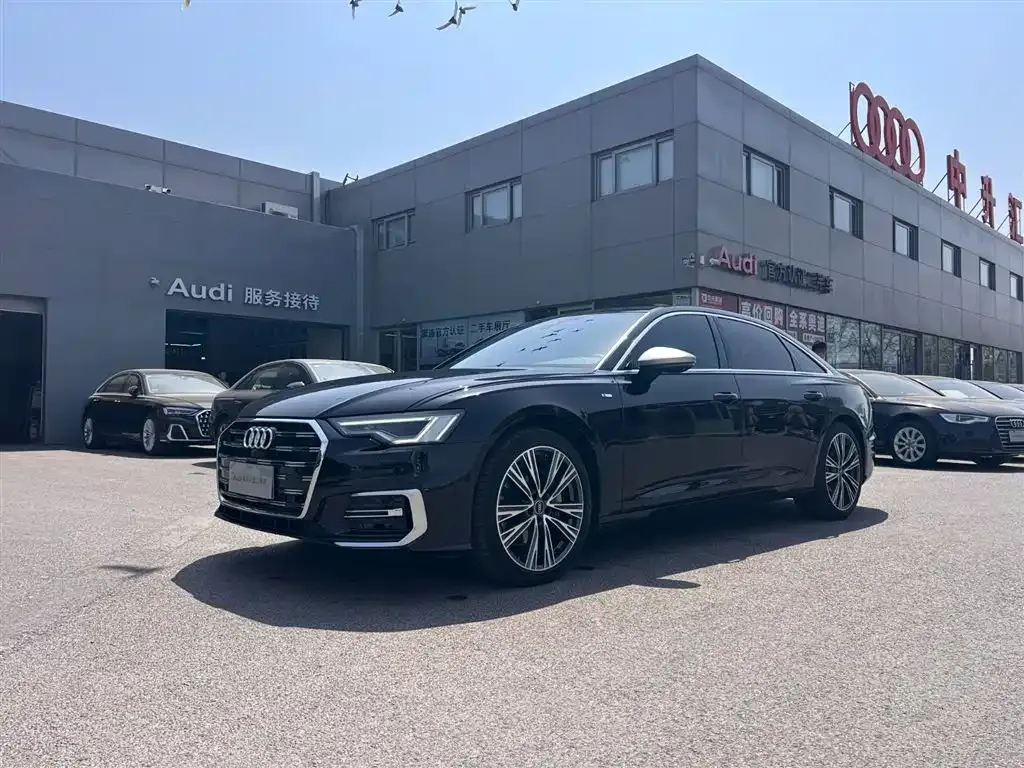 Audi A6L — фото 1