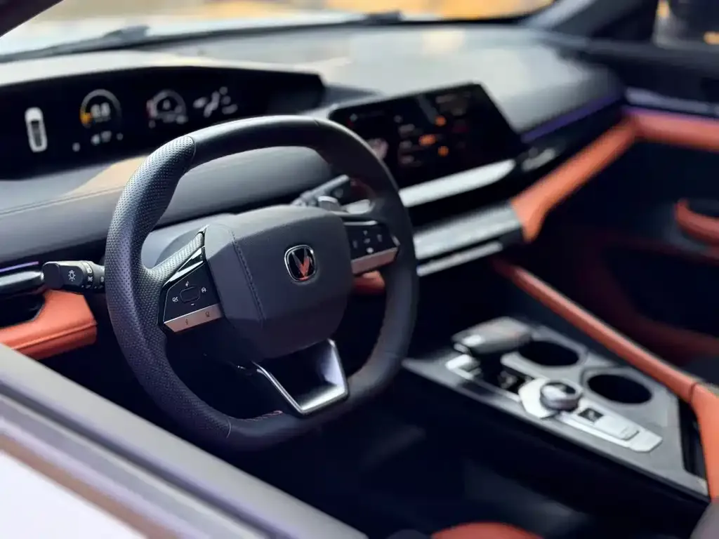 Changan UNI-V 2024 из CN, фото 2