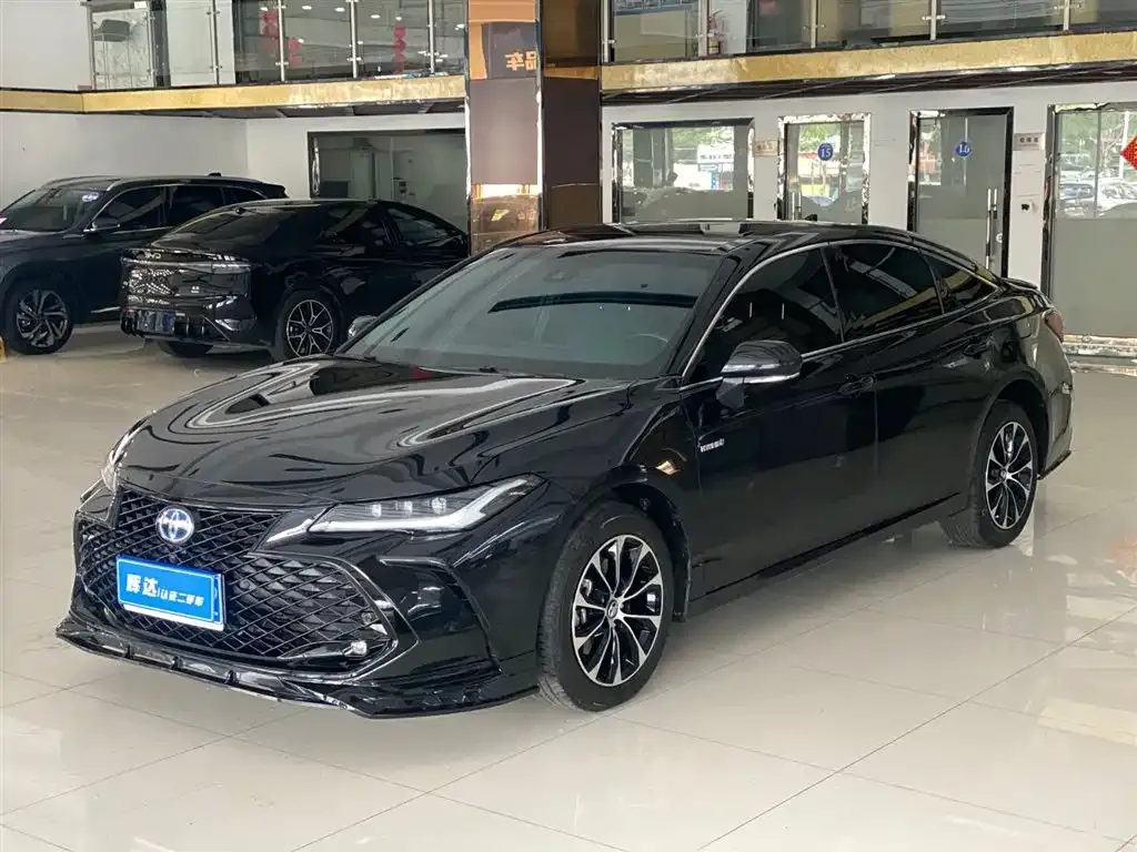 Toyota Avalon — фото 1