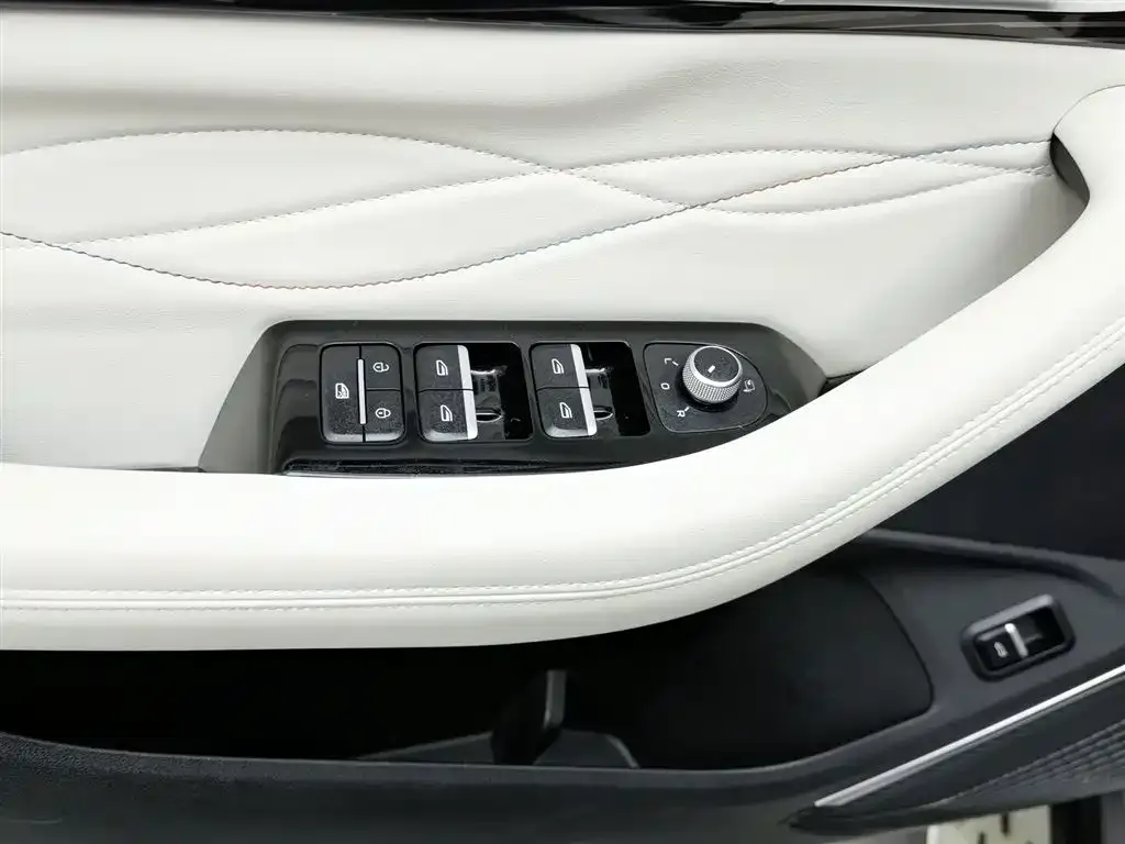 Geely Xingyue L — фото 9