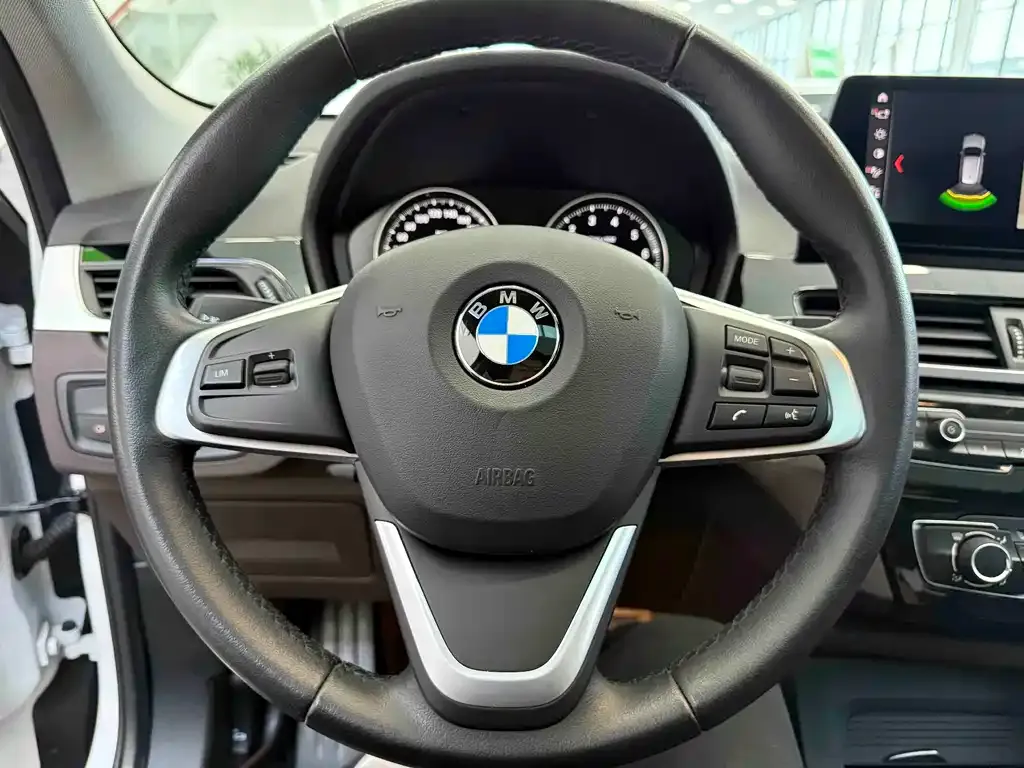 BMW X1 — фото 8