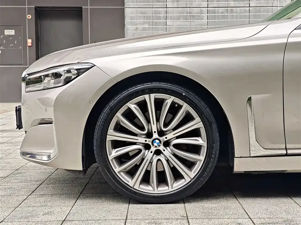 BMW 7 Series — фото 10