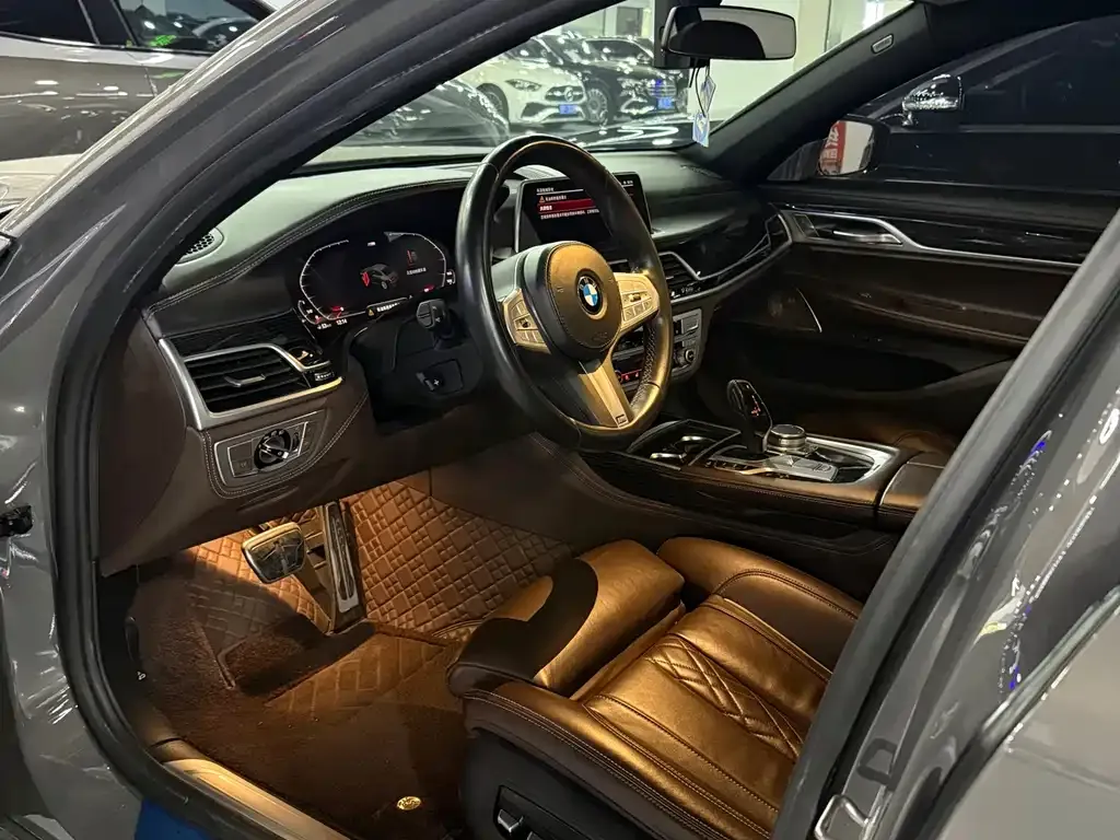 BMW 7 Series 2021 из CN, фото 9