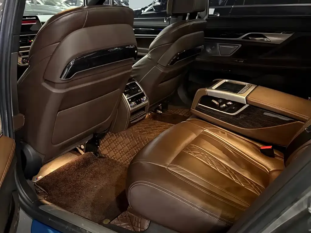 BMW 7 Series 2021 из CN, фото 10