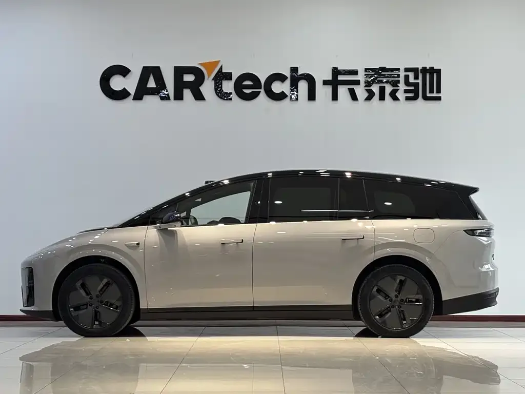 Li Auto i8 — фото 10