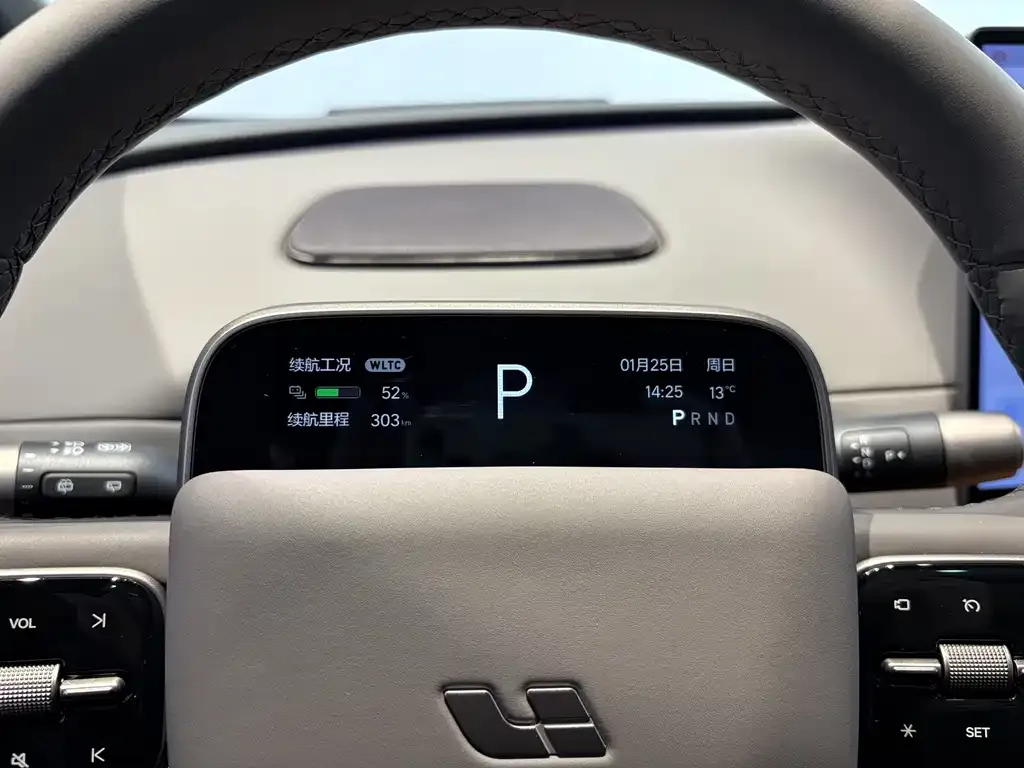 Li Auto i8 — фото 9