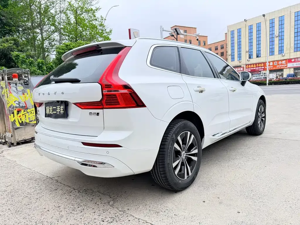 Volvo XC60 — фото 10