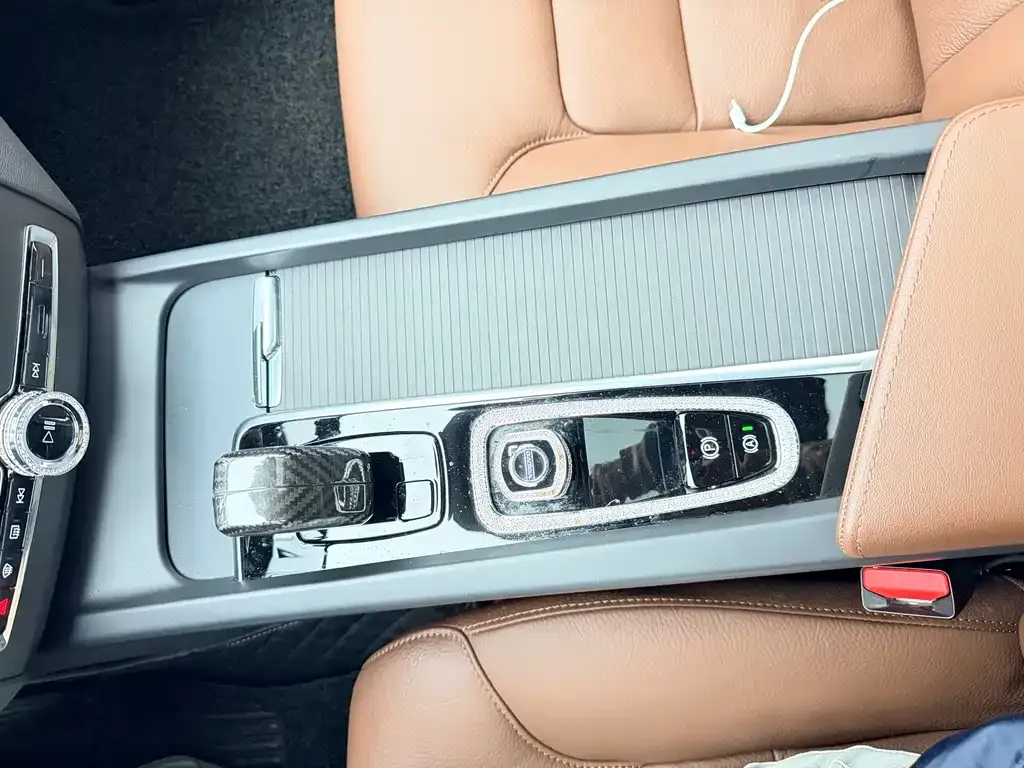 Volvo XC60 — фото 6