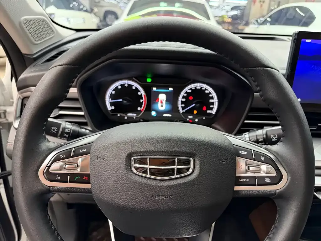 Geely Vision X6 — фото 3
