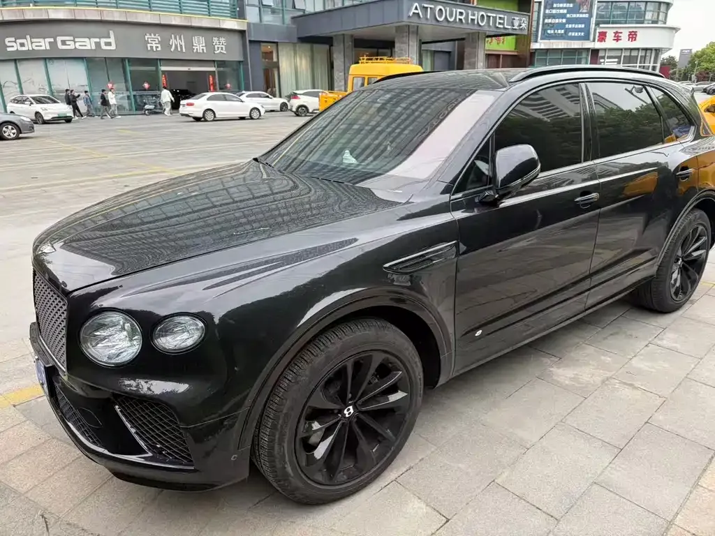 Bentley Bentayga — фото 1