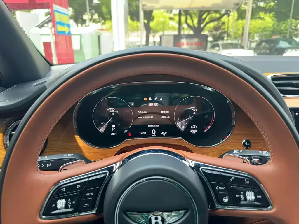 Bentley Bentayga — фото 2