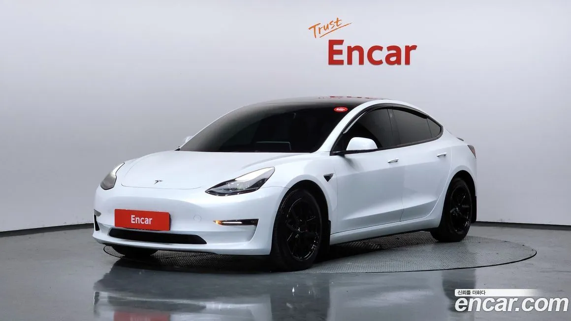 Tesla Model 3 — фото 1
