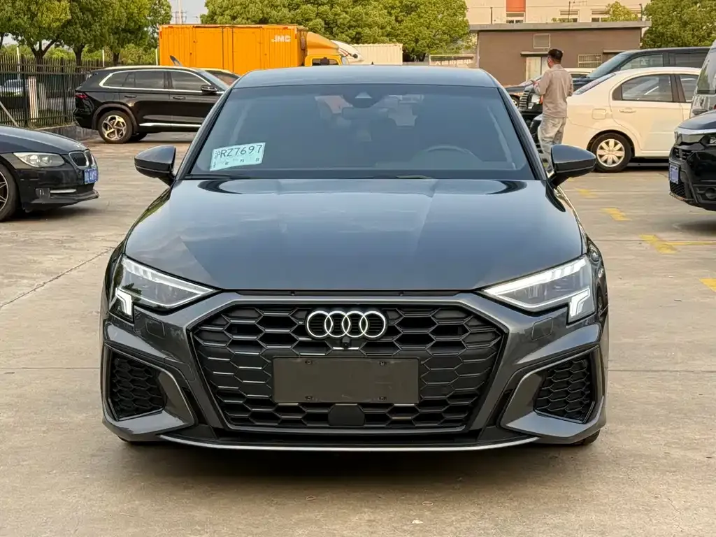 Audi A3 — фото 1